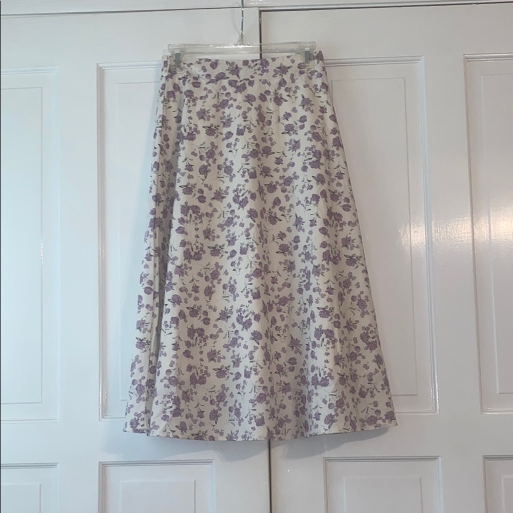 Chic Floral A-Line Skirt in Purple and Cream